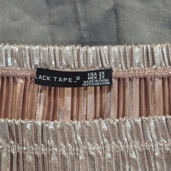 Black Tape Metallic Pink Pleated Mini Skirt - Picture 5 of 7